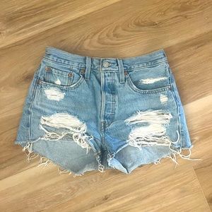 501 LEVIS JEAN SHORTS SIZE 26